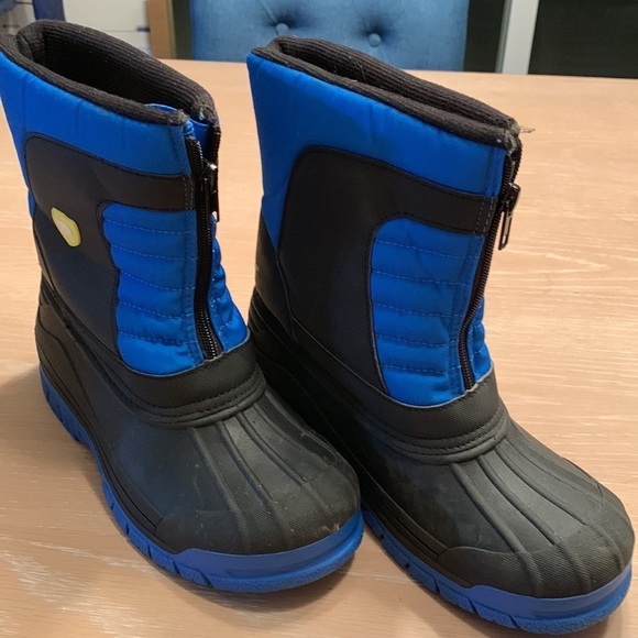 Arctic Shield Winter boots, blue and black, Size 5. A little dirty, little wear - Picture 4 of 8